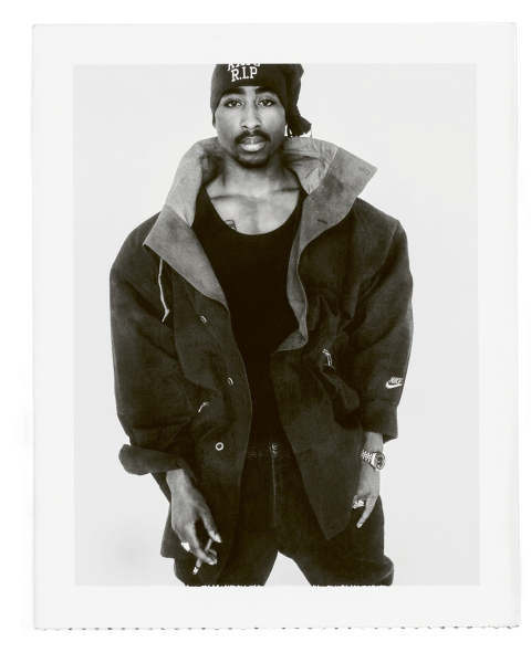 В книге &laquo;Tupac: The Legend&raquo; впервые публикуются редкие фото Тупака Шакура