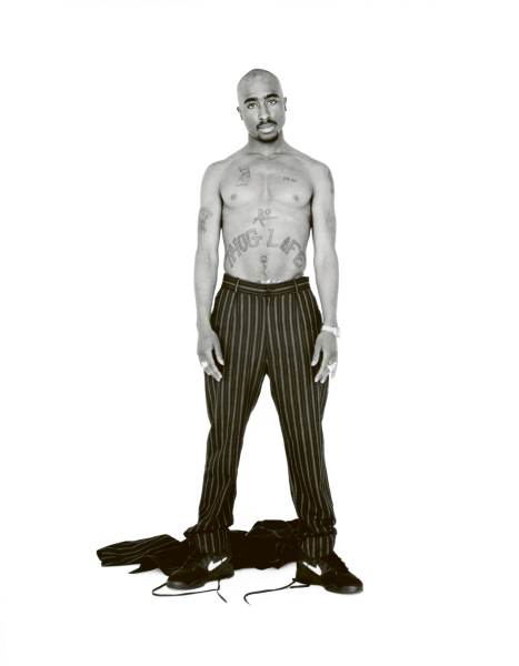 В книге &laquo;Tupac: The Legend&raquo; впервые публикуются редкие фото Тупака Шакура
