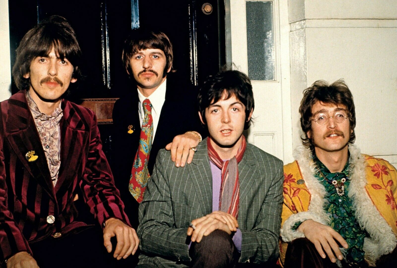 The Beatles возглавила британский чарт с песней &laquo;Now and then&raquo;