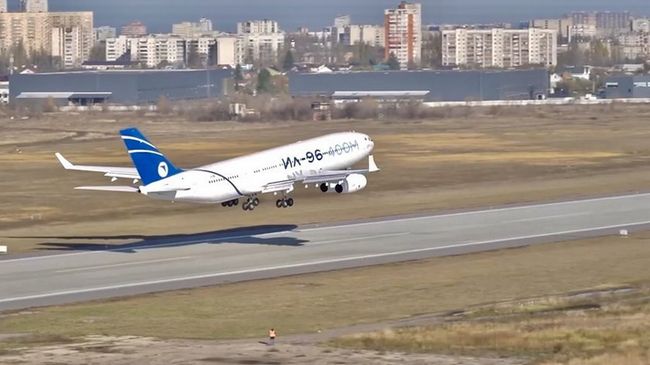 Опытный образец самолета Ил-96-400М совершил первый полет
